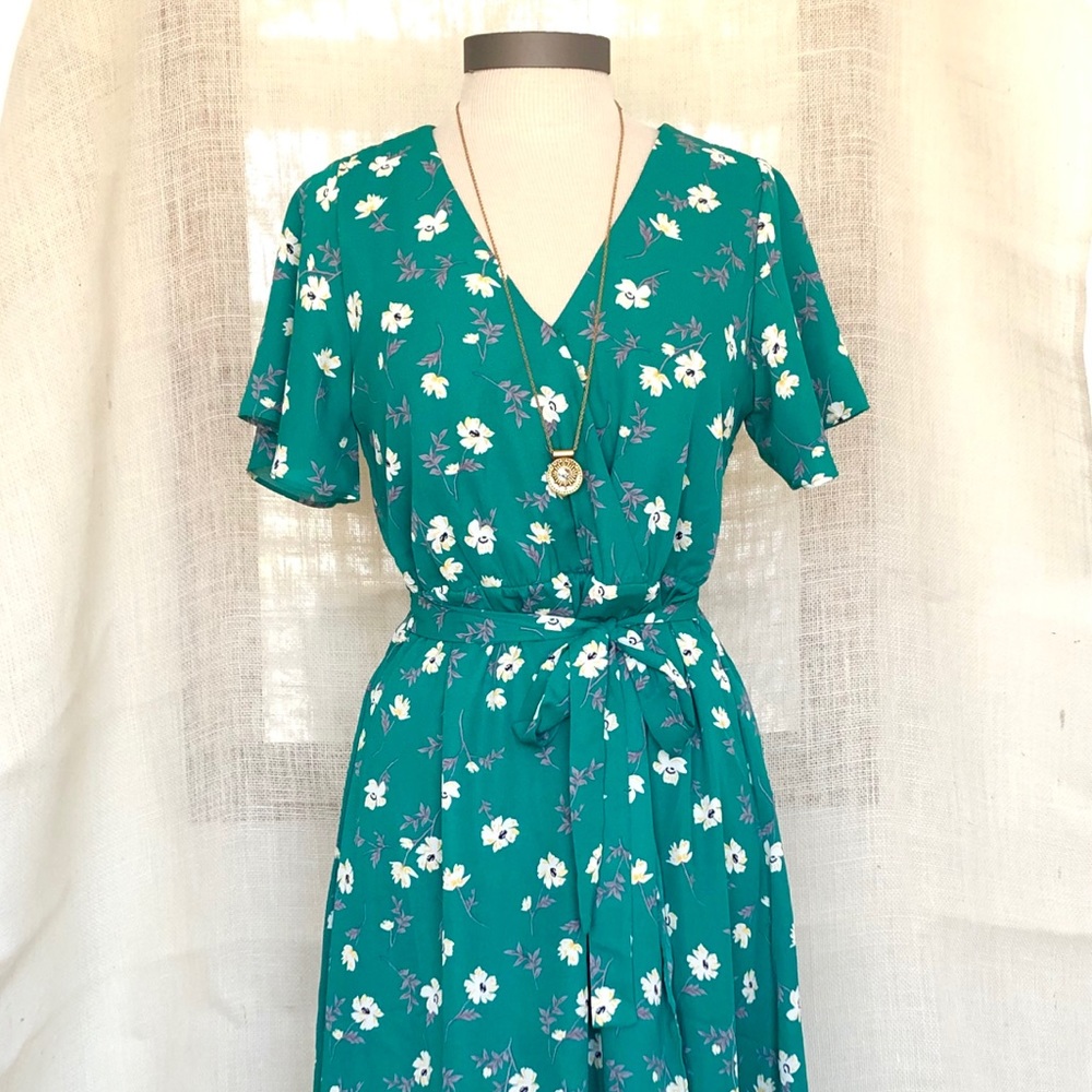 👗SALE❗️Floral V-neck Belted Midi Dress